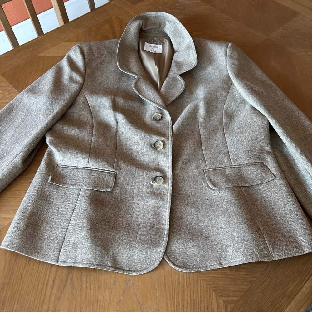 Le Suit Women's Beige Blazer and Pant Suit Set with Button Detail